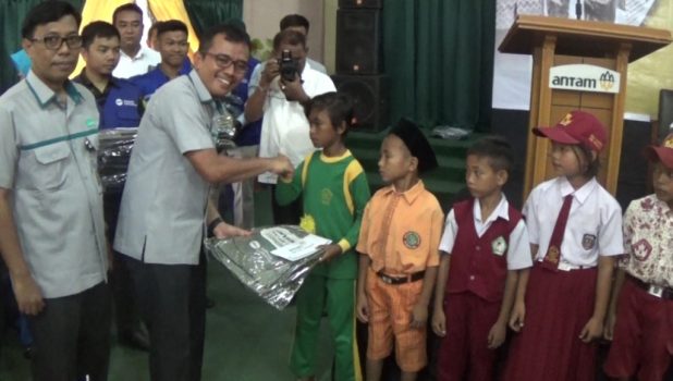Antam Cerdas Salurkan Bea Siswa Kepada 309 Pelajar Kurang Mampu