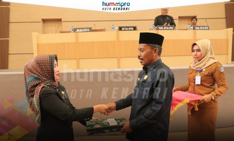 Pemkot Kendari Serahkan Rancangan Perubahan APBD Kota Kendari 2019
