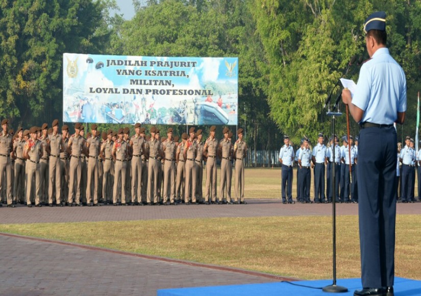 Gubernur baru Akademi Angkatan Udara, Marsekal Pertama TNI Sri Mulyo Handoko, melaksanakan apel khusus kepada seluruh Anggota Tetap Akademi Angkatan Udara dan para Taruna Taruni bertempat di Lapangan Dirgantara. FOTO : NADHIR ATTAMIMI