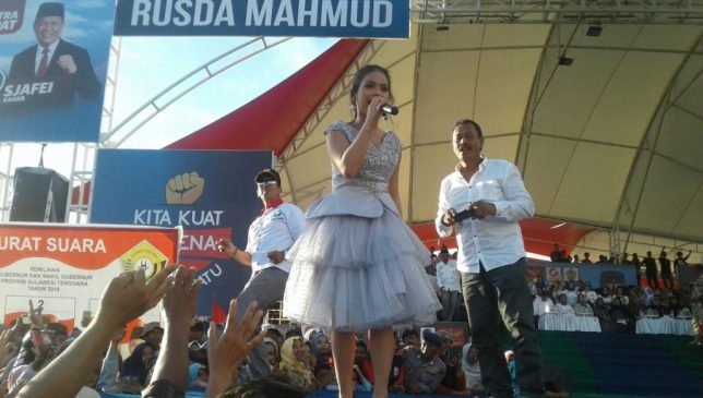 Tiga Artis Ibu Kota&nbsp; Tambah Antusias&nbsp; Ribuan Masyarakat di Kampanye RM &ndash; SK
