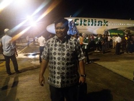 arf setibanya di kendari melalui bandara Halu Oleo Konawe Selatan. FOTO : LM FAISAL