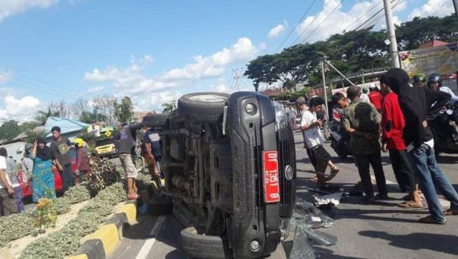 Aduh ! Randis Pak Camat Baula Kolaka Terguling  