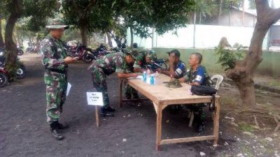 Anggota TNI Kodim probolinggo terus mengasah dengan berlatih guna memantafkan profesionalime. FOTO : ASL