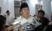 Walikota Kendari Dr. Ir H. Asrun yang juga cagub Sultra saat memberikan keterangan pers kepada sejumlah awak media di rumah jabatan walikota. FOTO : ODEK