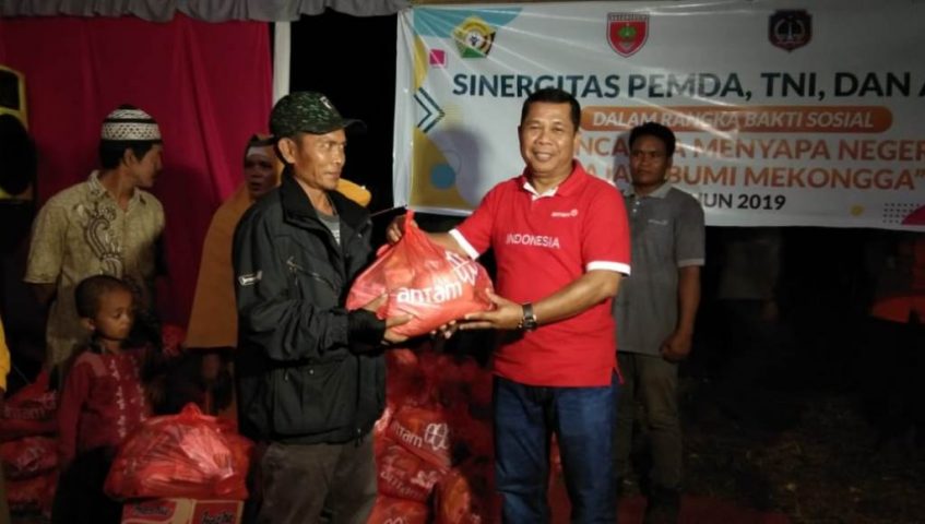 PT. Antam UBPN Sultra Bagikan 300 Paket Sembako Cuma - cuma