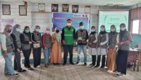Tim PHP2D BEM FPPP USN Kolaka Sampah Berkelanjutan di Kampung Nelayan Bajo Anaiwoi Kolaka