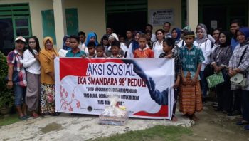 Alumni Angkatan 98 SMAN 2 Raha Peduli Panti Asuhan AL Ikhlas