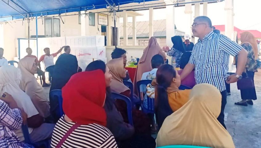 Bupati Butur Serahkan Bantuan di Desa Banubanua Jaya