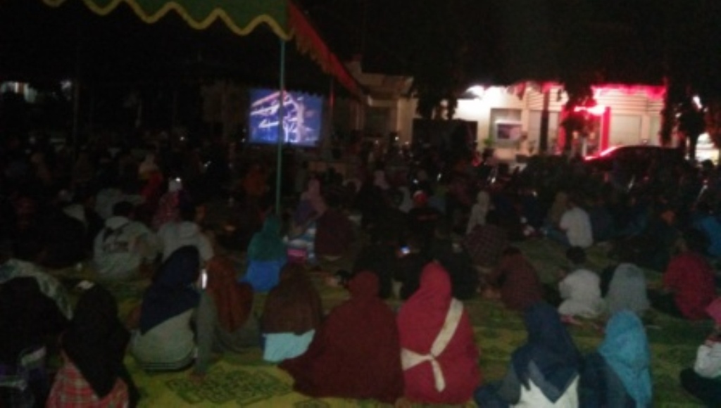Warga Nonton bareng Berhadiah di Simo