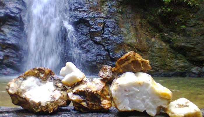Air terjun Nipa-Nipa 