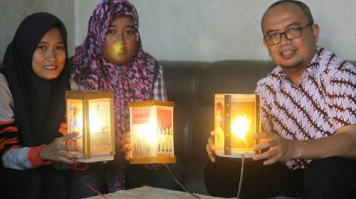 Mahasiswa UMK Kembangkan Kap Lampu Bertema Kebangsaan dan Pluralisme