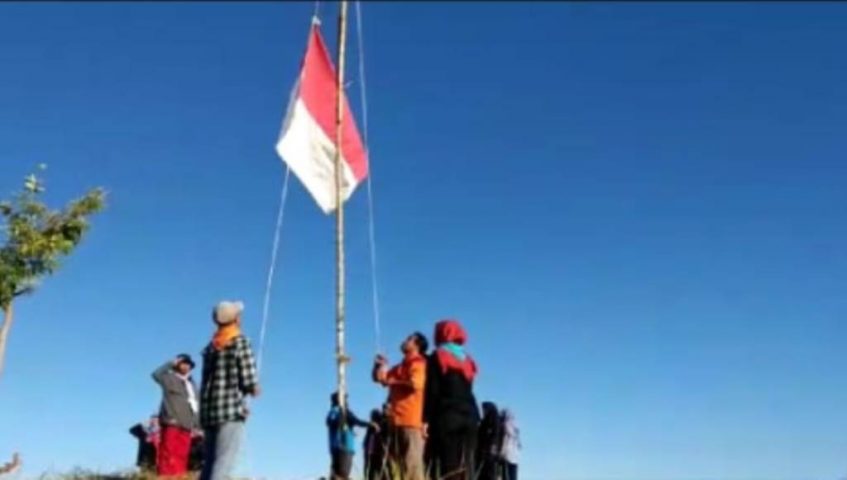 ﻿Pecinta Alam Gelar Upacara HUT RI ke 74 di Puncak Ospek Tikonu Kolaka