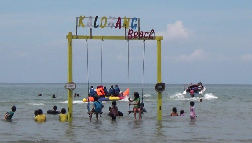 Libur Natal dan Tahun Baru, Wisata Pantai Kalomang Kolaka Dipadati Warga