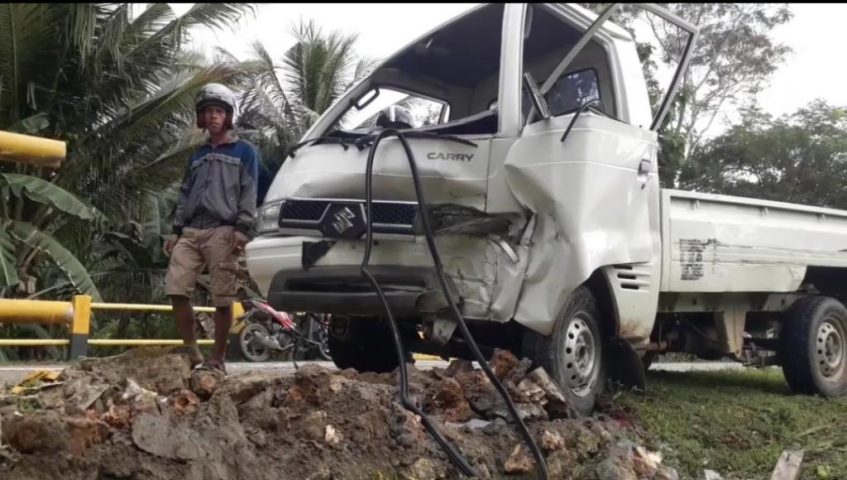 Kapala Hancur, Mobil PiC UP Tabrak Jembatan