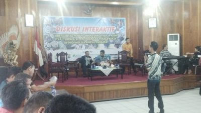 Diskusi Interaktif yang di gelar di di Aula makarti kantor Disnakertrans Sultra terkait ketenagakerjaan. FOTO : BAIM