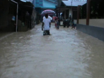 Banjir di kelurahan kampung Salo kecamatan kendari menjadikan ratusan ruumah warga terendam air. FOTO : FT