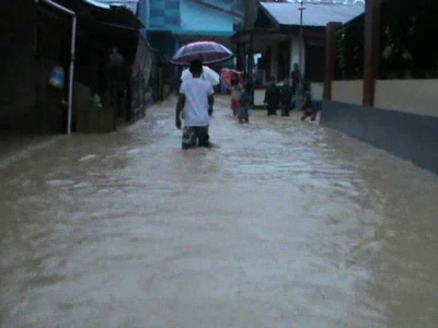 Banjir di kelurahan kampung Salo kecamatan kendari menjadikan ratusan ruumah warga terendam air. FOTO : FT