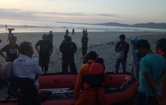 Basarnas, Lakukan Pencarian Korban Tenggelam di Pantai Taipa