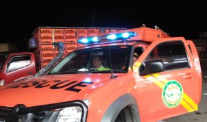 Tim Basarnas Pos Surakarta menggelar patroli di jalan tol Salahtiga dalam rangka memantau arus mudik lebaran. FOTO : BISMA SURYA KURNIAWAN