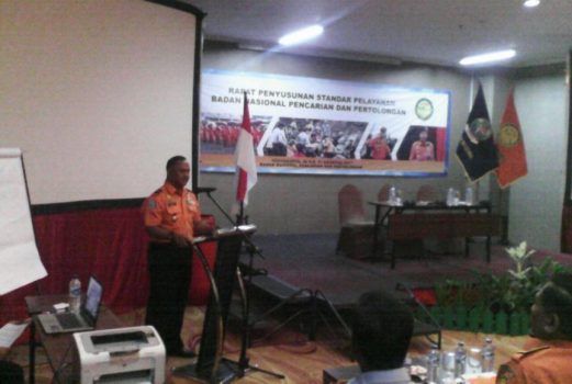 Direktur Operasi Basarnas, Brigjend TNI. Ivan Ahmad Rizka saat memberikan sambutan Rapat Penyusunan Standar Pelayanan Basarnas. FOTO : NADHIR ATTAMIMI