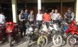 Kapolresta Kendari AKBP Jemi Junaidi didampingi Wakapolres dan kasat reskrim saat menunjukkan barang bukti dan tersangka dalam sebulan di Mapolresta. FOTO : ONNO