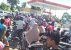 Antrian panjang di salah satu SPBU di Wakatobi akibat mahalnya Premium di tingkat pengecer. FOTO : ADY