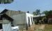 Rumah warga yang di amuk puting beliung tadi malam dan sementara dilakukan perbaikan oleh warga setempat. FOTO : ROBY SINAGA