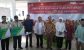Menteri Sosial RI Khofifah Indar parawansah didampingi Bupati Konsel H Surunuddin Dangga dan kepala BPJS Sultra La Uno saat menyerehakan BPJS ketenaga kerjaan kepada warga Konsel. FOTO : IST