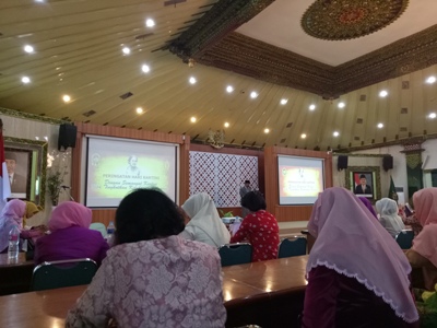 Solidaritas Era (OASE) Kabinet Kerja bersinergi dengan BPJS Kesehatan menyelenggarakan kegiatan pemeriksaan IVA/ Pap Smear. FOTO : NADHIR