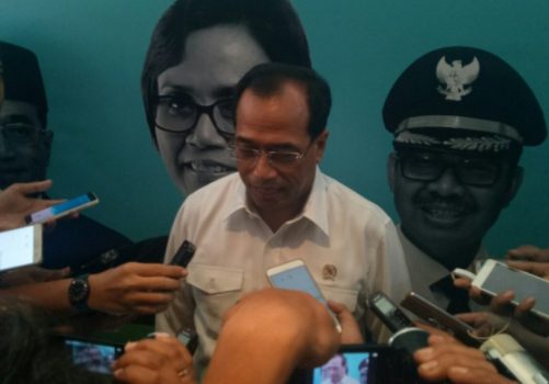 Menhub RI Budi Karya Sumadi saat di wawancara sejumlah awak media dalam kunjungannya di Yogyakarta. FOTO : NADHIR ATTAMIMI