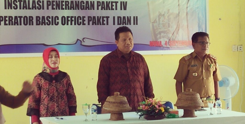 Bupati Muna LM Rusman Emba Saat Buka Pelatihan Berbasis Kompetensi. FOTO : ROS