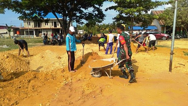 Peduli Lingkungan Babinsa Imbau dan Ajak Warga Karya Bakti