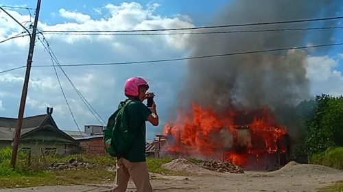 Kebakaran di Kolaka 4 Damkar Diturunkan, Satu Warga Kritis Tersengat Listrik