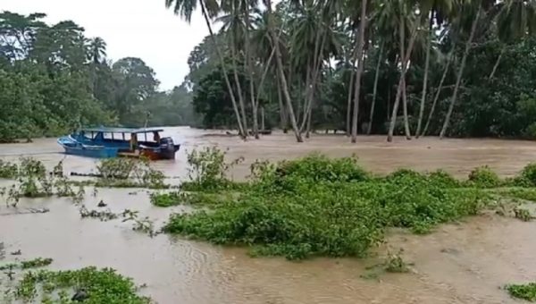 Warga Konawe Kepulauan Mengungsi