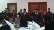 Bupati Arhawi SE memberi tanda penghormatan dalam acara pengukuhan paskibraka,