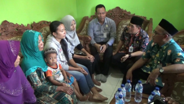 Bupati Demak Kunjungi Anggota Keluarga Yang Menjadi Sandera di Papua
