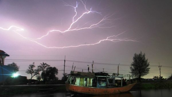 BMKG Imbau Warga Sultra Waspada Hujan Lebat Sepekan ke Depan