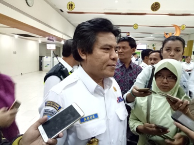 Dirjen Perhubungan Udara RI, Agus Santoso saat meninjau posko mudik Bandara Adisutjipto Yogyakarta, FOTO : NADHIR ATTAMIMI
