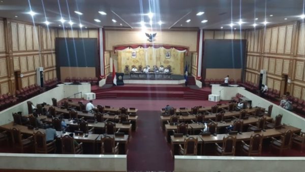 Nikmatnya Gaji Buta Anggota DPRD Sultra