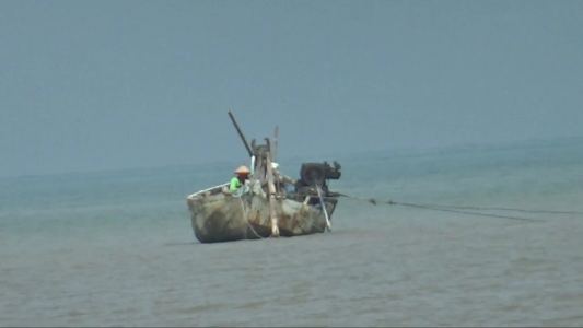 nelayan dengan kapal cantrang inilah yang membuat pesisr laut di jepara menjadi rusak dan dikeluhkan warga. FOTO : DSW