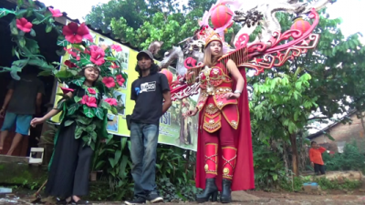 Yaa…inilah salah satu costum peserta dari Jepara, Jawa Tengah. Dengan tema Lampion Naga costum ini bakal turut andil memeriahkan Semarang Night Carnival 2017. FOTO : DSW