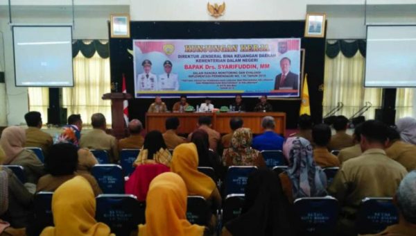 Dirjen Bina Keuangan Kemendagri Lakukan Kunjungan Kerja di Baubau﻿