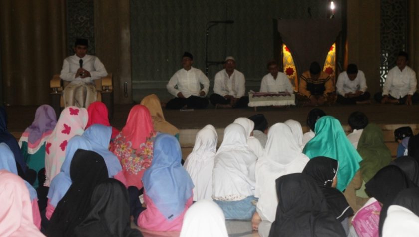 Tausiyah Gus Ghofur dalam Peringatan Nuzulul Quran di UMK