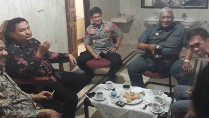 Belum Dikenal Gubernur, Endang Perkenalkan Diri Dirapat Paripurna