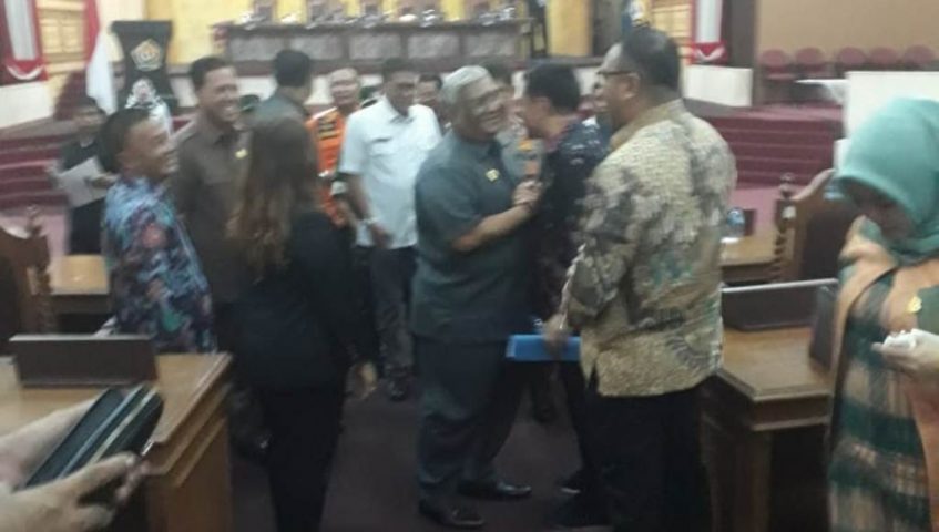 Belum Dikenal Gubernur, Endang Perkenalkan Diri Dirapat Paripurna