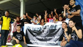 Komunitas KNB Rangkul Pengungsi Erupsi Gunung Agung