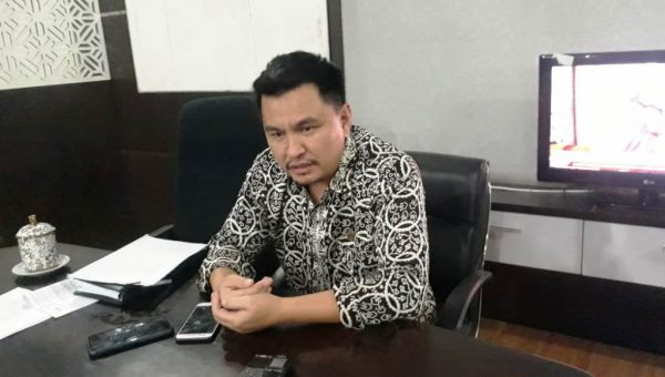 Jarang Masuk Kantor, Dewan Soroti Ali Mazi dan Lukman