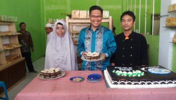 Baru Lounching, Pelanggan Langsung Menyerbu Annisa Bakery