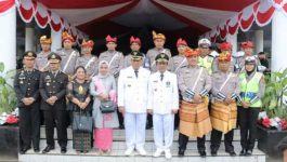 Uniq, Sat Lantas Muna Pikat Warga atur Lantas Gunakan Baju Adat