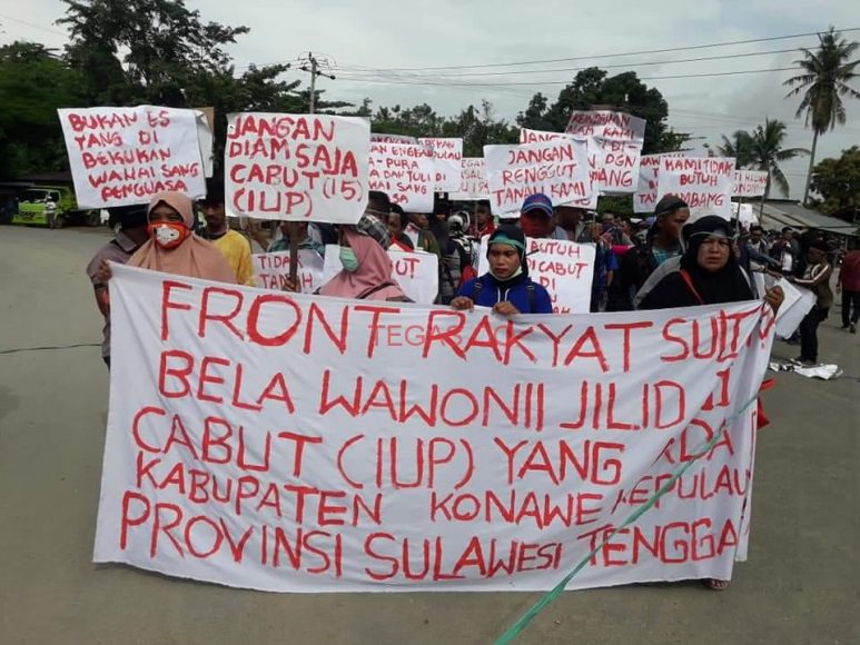 Situasi Aksi Bela Wawonii Tolak tambang di Kantor Gubernur Sultra